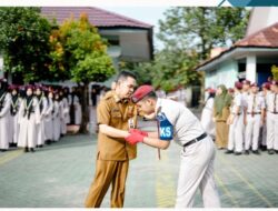 Plt Kadisdik Riau hadiri Pelepasan Kelas XII sekaligus sebagai Pembina upacara di SMK Negeri Pertanian Terpadu Provinsi Riau