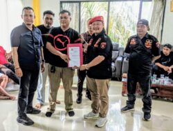Harapan S Hondro Kepada Seluruh Jajaran PAC Saat Menerima SK Mandat ” Satu Komando dan Jaga Kekompakan