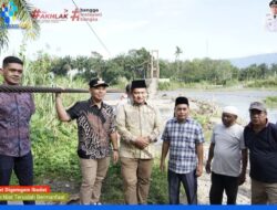 SEGERA DIBANGUN, BUPATI PADANG LAWAS TINJAU JEMBATAN GANTUNG DESA SABARIMBA KECAMATAN BARUMUN BARU