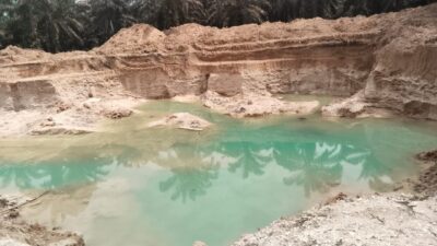 Foto: lobang bekas galian C dan lokasi PETI ditinggalkan begitu saja, yang berdampak Pada rusaknya lingkungan.