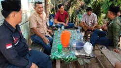 Sorotan Penyimpanan 6 Meja Judi Ikan Sitaan di Rumah Ketua RT di Pelalawan