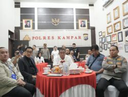 Menteri LH dan Guru Besar Kehutanan Cek Karhutla di Kampar, Kapolda Paparkan Dashboard Green Policing